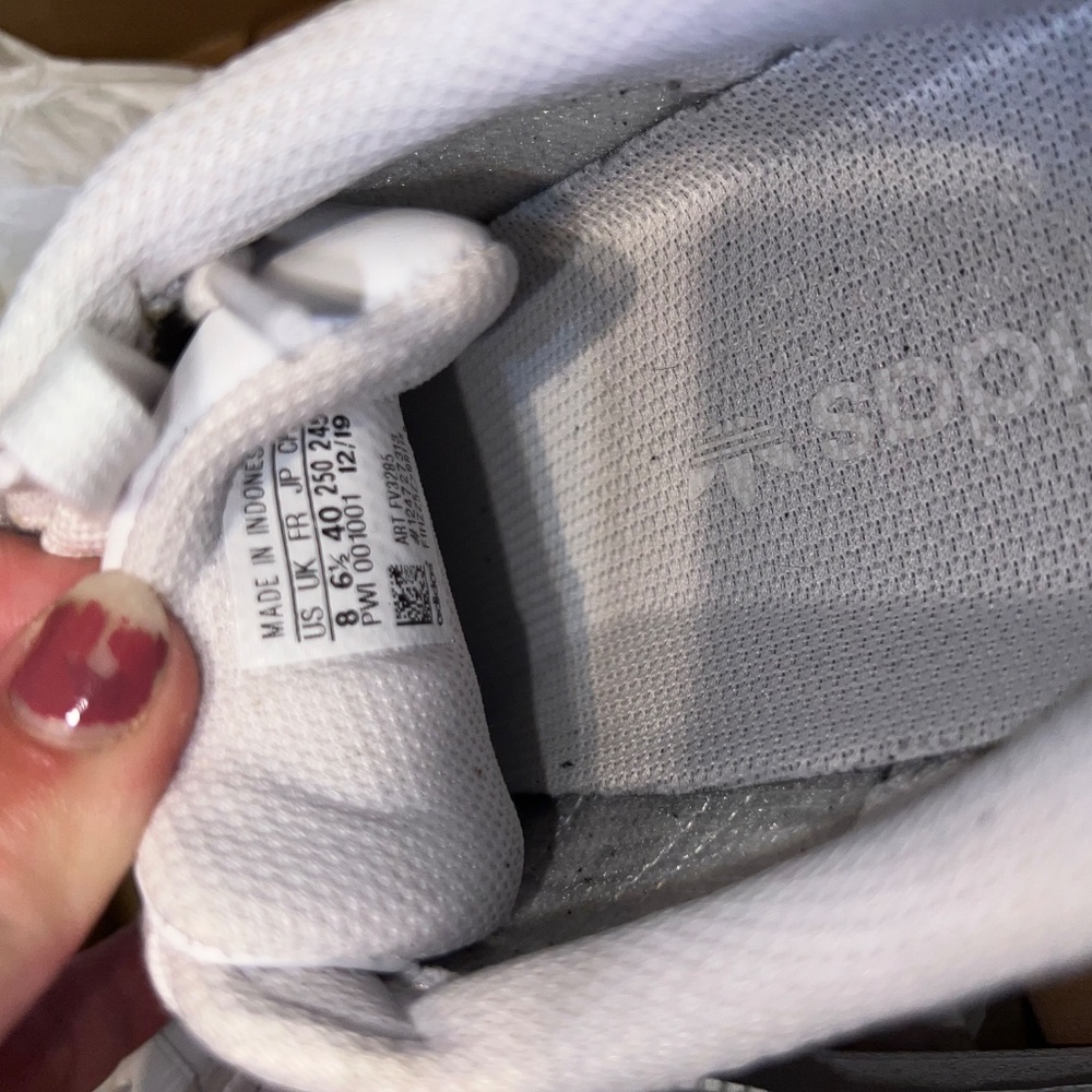 Shoes - Picture 4 of 6